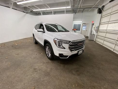 Used 2024 GMC Terrain SLT image 8