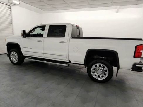 Used 2017 GMC Sierra 2500 Denali w/ Suspension Package, Off-Road image 6
