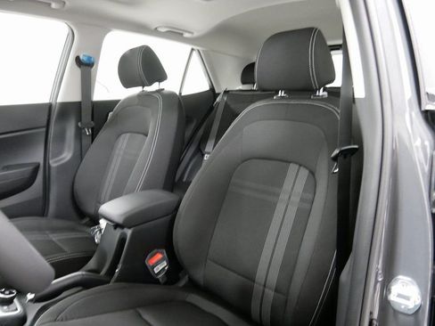 Used 2026 Hyundai Venue SEL FWD image 9