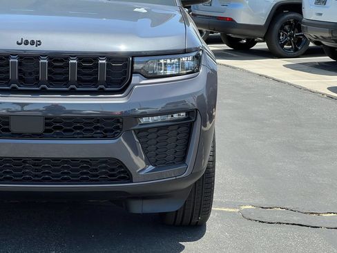 New 2026 Jeep Grand Cherokee L Limited w/ Limited Altitude Package AWD/4WD image 13