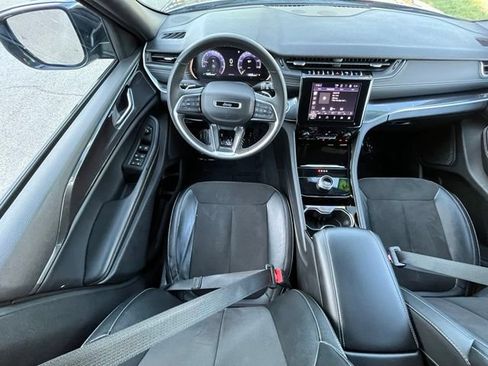Used 2023 Jeep Grand Cherokee Altitude AWD/4WD image 25