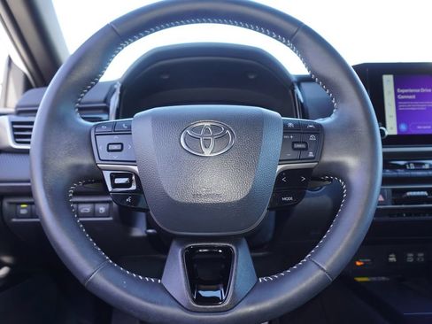 Used 2025 Toyota Camry SE FWD image 16
