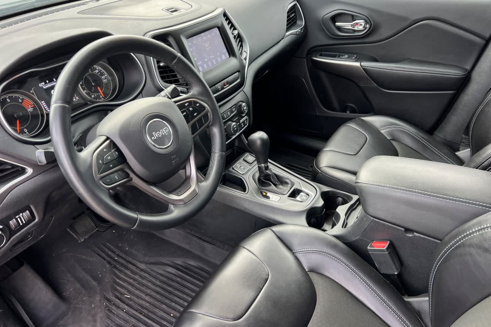 Used 2019 Jeep Cherokee Latitude Plus FWD image 9
