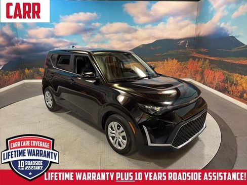 Used 2025 Kia Soul LX FWD image 1