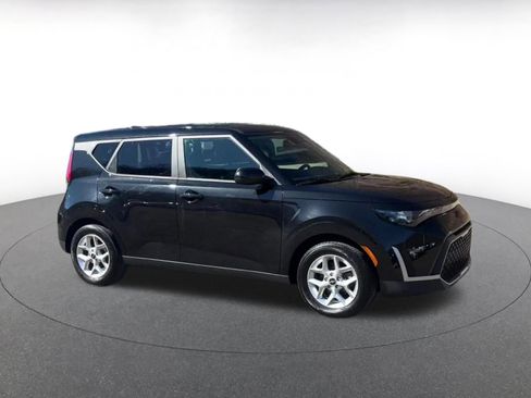 Used 2025 Kia Soul LX w/ LX Technology Package image 2