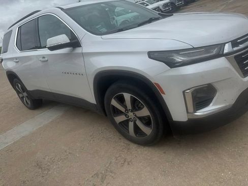 Used 2023 Chevrolet Traverse LT w/ LT Premium Package AWD/4WD image 1