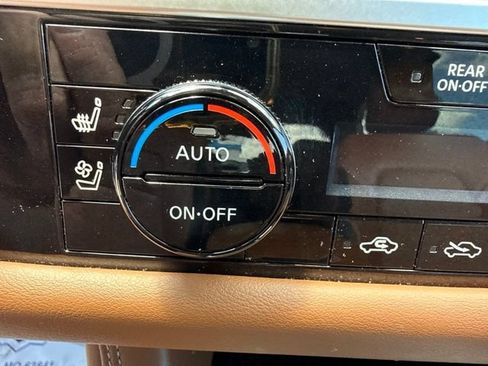Used 2025 Nissan Pathfinder Platinum AWD/4WD image 17