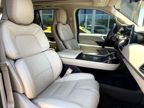 Used 2021 Lincoln Navigator Reserve image 15