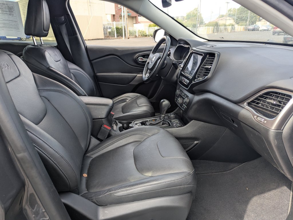 Used 2021 Jeep Cherokee Limited AWD/4WD image 34