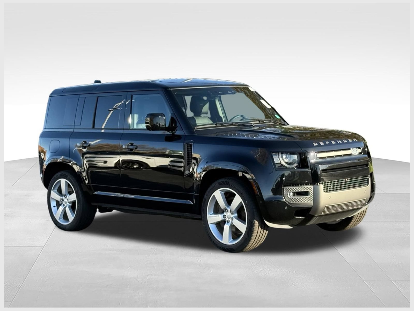 New 2025 Land Rover Defender 110 X-Dynamic SE AWD/4WD image 1