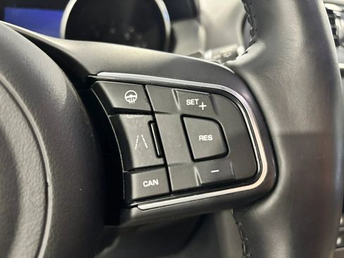 Used 2019 Jaguar F-PACE Premium image 31