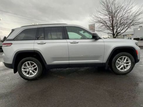 New 2026 Jeep Grand Cherokee Laredo AWD/4WD image 9