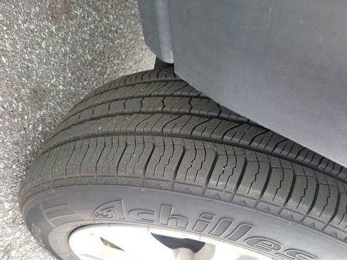 Used 2018 Land Rover Range Rover Evoque SE Premium image 12