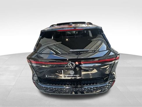 New 2026 Volkswagen Tiguan SE R-Line FWD image 5