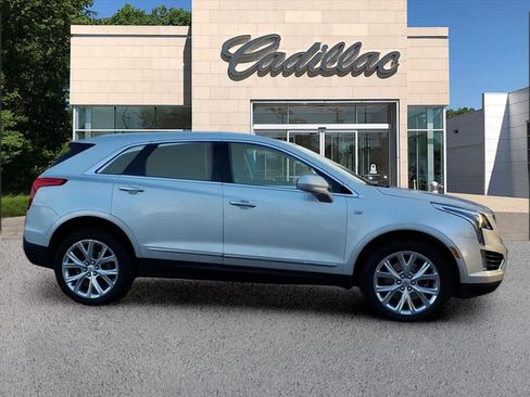 Used 2017 Cadillac XT5 Luxury w/ Driver Awareness Package image 6