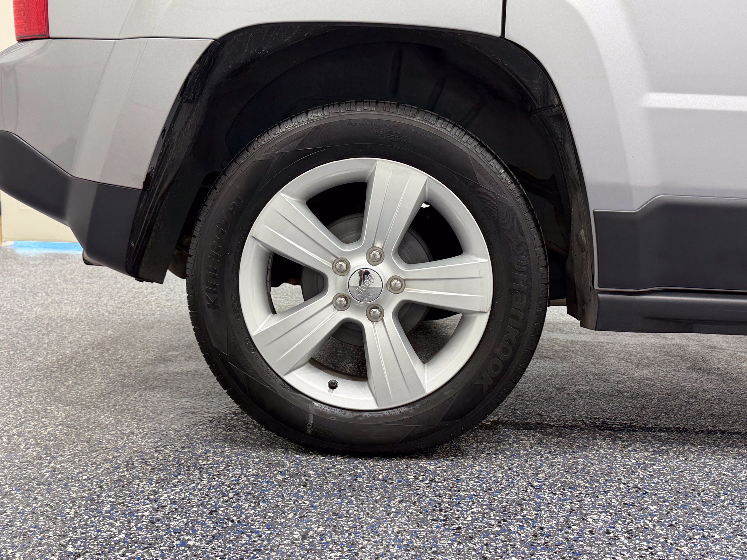 Used 2015 Jeep Patriot Latitude FWD image 13