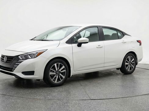 Used 2025 Nissan Versa SV FWD image 3