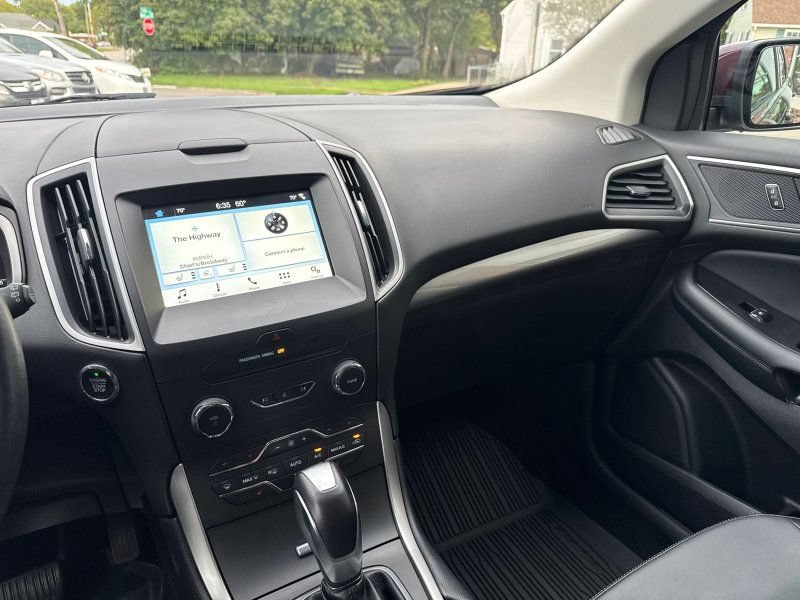 Used 2018 Ford Edge SEL w/ Equipment Group 201A AWD/4WD image 24