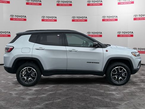 Used 2024 Jeep Compass Trailhawk image 2