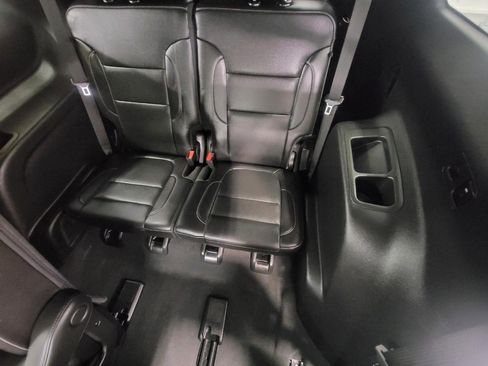 Used 2023 GMC Acadia SLT w/ Elevation Edition image 25