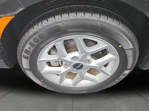 Used 2025 Kia Soul LX w/ LX Technology Package FWD image 12