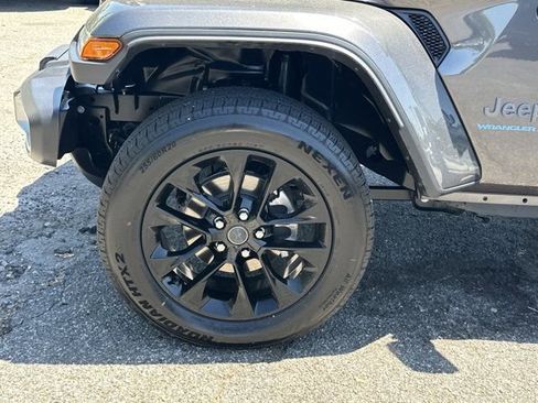 Used 2025 Jeep Wrangler Unlimited Sahara w/ Safety Group AWD/4WD image 15