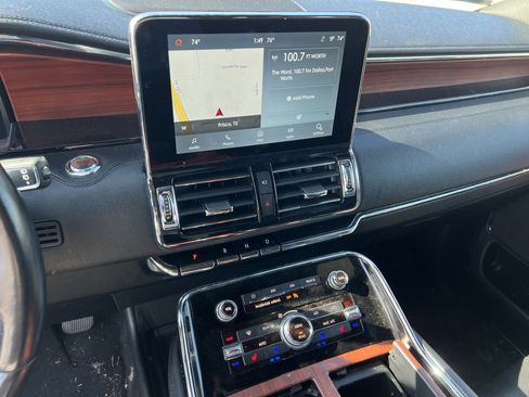 Used 2021 Lincoln Navigator Reserve image 25