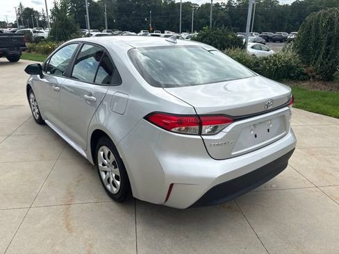 Used 2024 Toyota Corolla LE FWD image 5