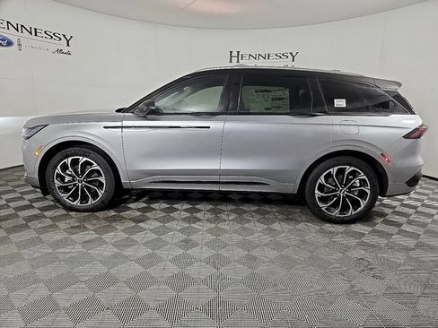 Used 2026 Lincoln Nautilus Reserve AWD/4WD image 7