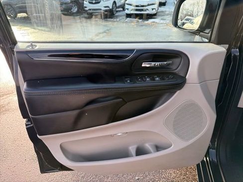 Used 2020 Dodge Grand Caravan SXT image 10