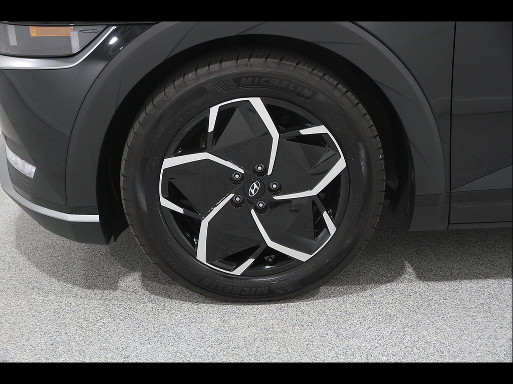 Certified 2024 Hyundai Ioniq 5 SEL RWD image 23