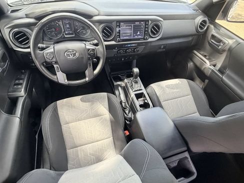 Used 2022 Toyota Tacoma TRD Sport w/ Technology Package RWD image 13