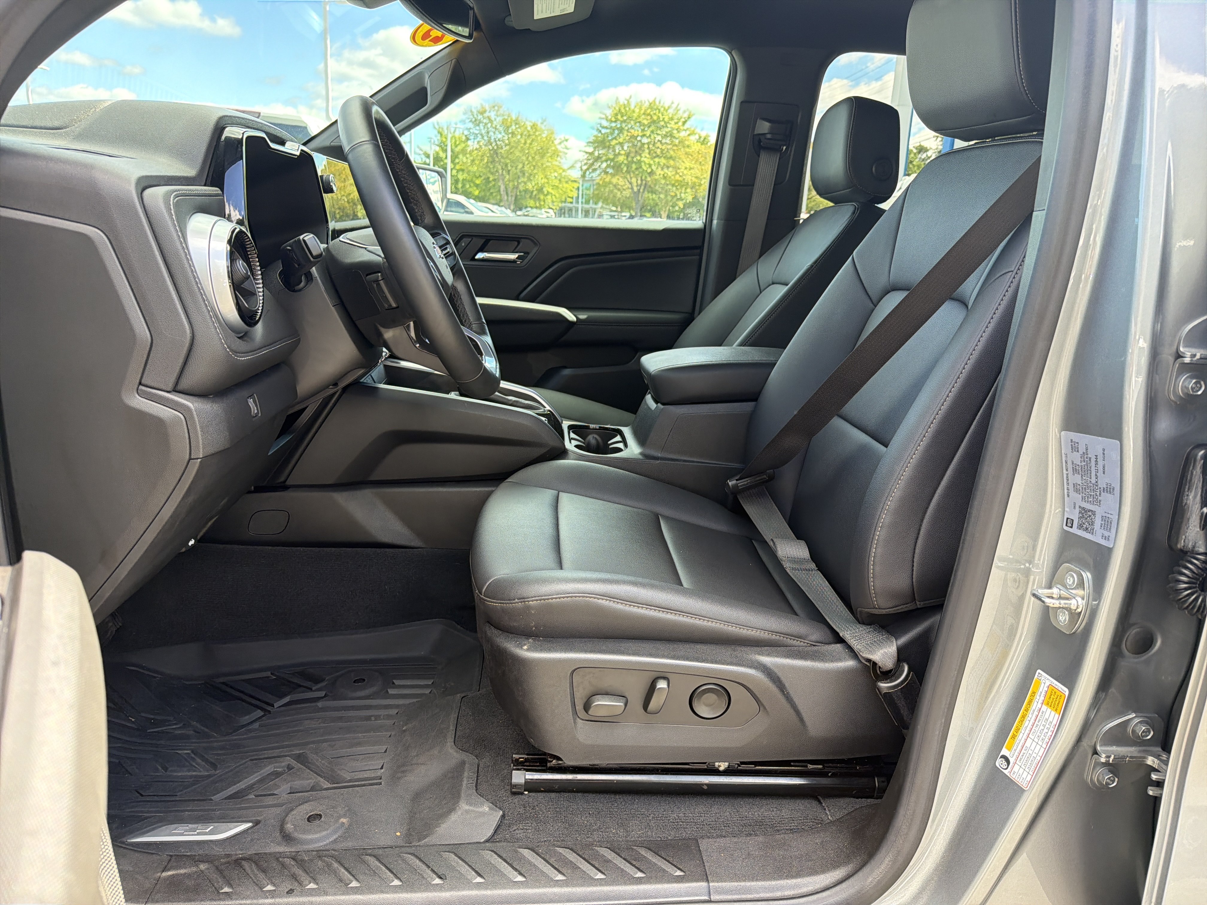 Used 2023 Chevrolet Colorado LT w/ LT Convenience Package III AWD/4WD image 16