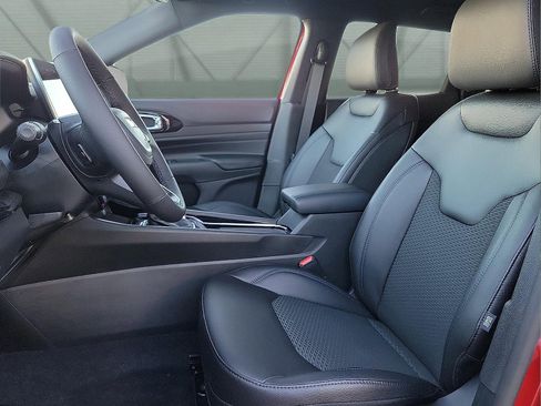 New 2026 Jeep Compass Latitude image 11