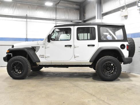 Used 2018 Jeep Wrangler Unlimited Sport AWD/4WD image 19
