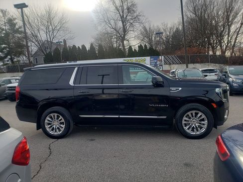 Used 2021 GMC Yukon XL SLT image 4