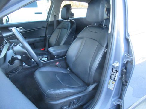 Used 2023 Kia Sportage EX image 16