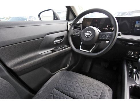 Certified 2025 Nissan Kicks SV image 10