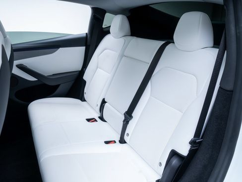 Used 2026 Tesla Model Y 2WD image 21