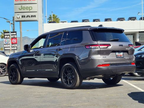 Used 2024 Jeep Grand Cherokee L Altitude image 2