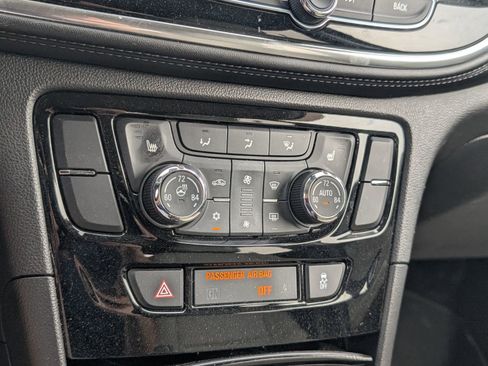 Used 2018 Buick Encore Essence image 11