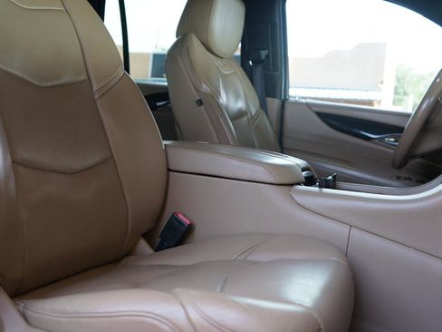 Used 2019 Cadillac Escalade Platinum AWD/4WD image 14