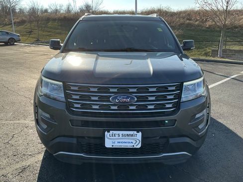 Used 2017 Ford Explorer XLT w/ Equipment Group 202A image 9