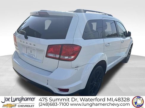 Used 2019 Dodge Journey SE w/ Blacktop Package FWD image 3