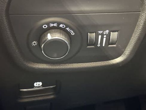 Used 2023 Jeep Grand Cherokee Laredo AWD/4WD image 19