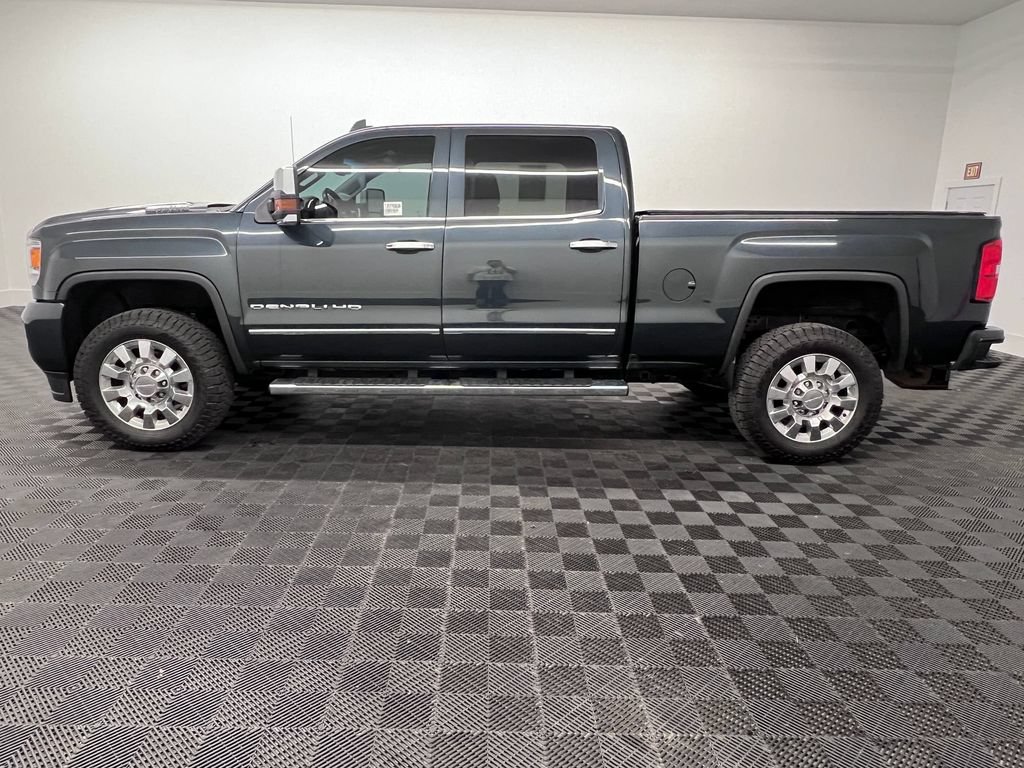 Used 2018 GMC Sierra 2500 Denali w/ Duramax Plus Package AWD/4WD image 2