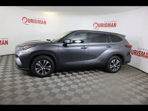 Used 2022 Toyota Highlander XLE image 4