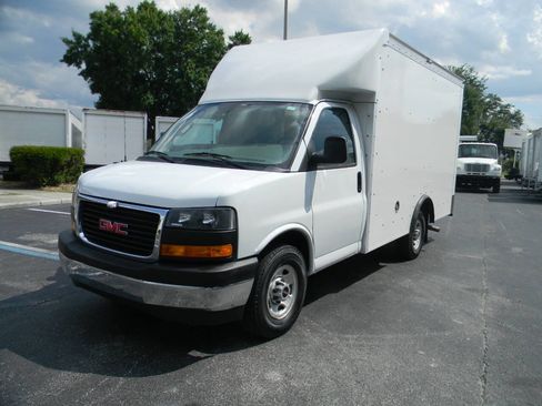 Used 2022 GMC Savana 3500 w/ Power Convenience Package RWD image 2