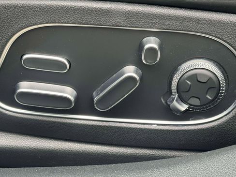 Used 2023 Genesis G90 3.5T image 19