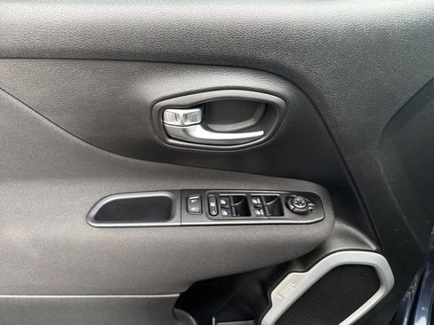 Used 2021 Jeep Renegade Latitude w/ Convenience Group image 7